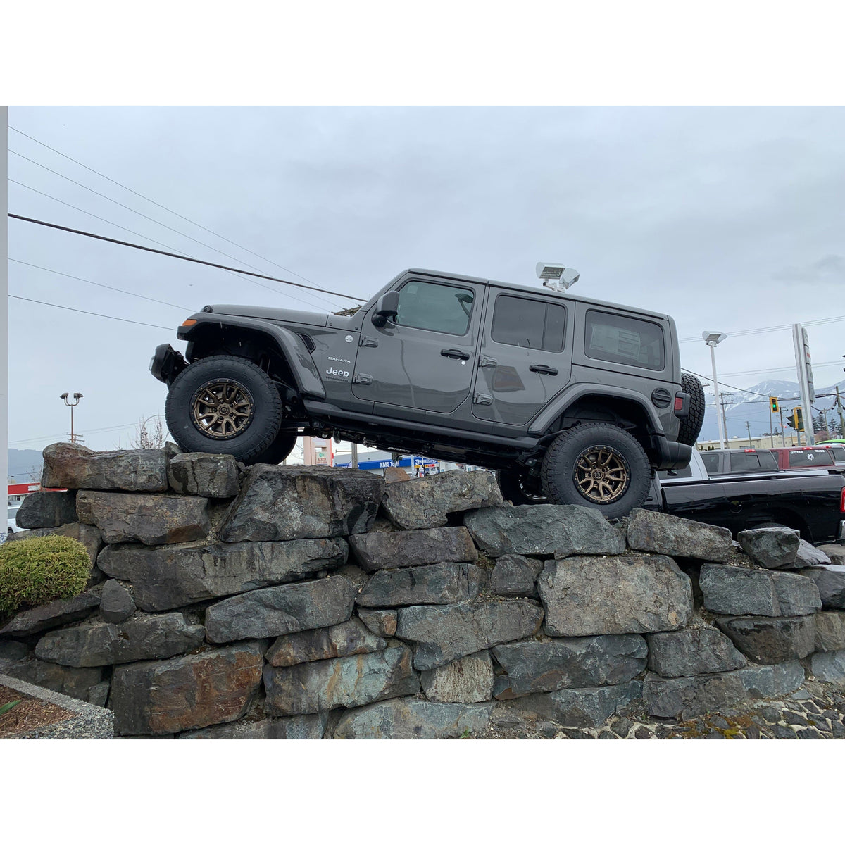 2018-2023 Jeep 2.5" Coil Spring Base Lift Kit - View 2 | Dirty Garage