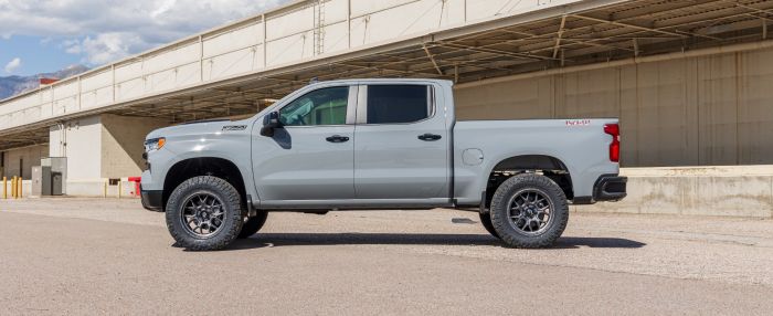 2019-2024 GM 1500 4.0" SST2.1 Lift Kit w/ Premium Falcon 2.1 Strut Shocks - View 7 | Dirty Garage