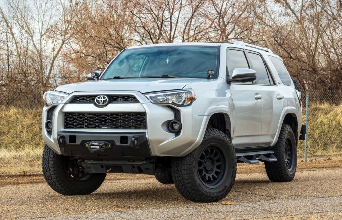 2010-2024 4Runner SST2.1 w/ Falcon 2.1 Front Strut Shocks 2.5" Lift - View 2 | Dirty Garage