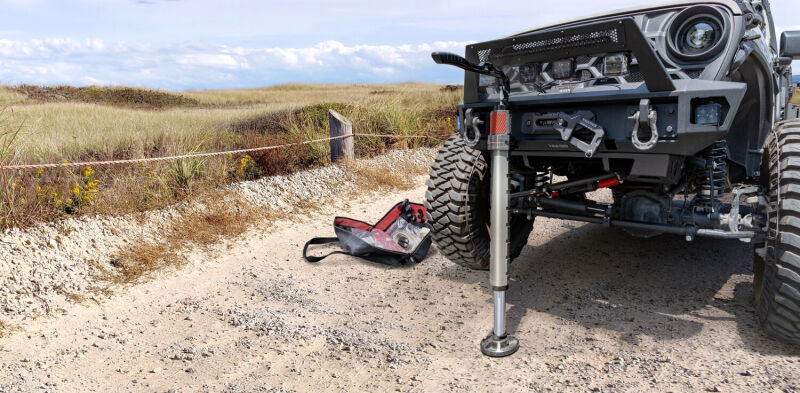Go Rhino Xventure Gear EG1 El Gato Hydraulic Jack - Graphite - View 13 | Dirty Garage