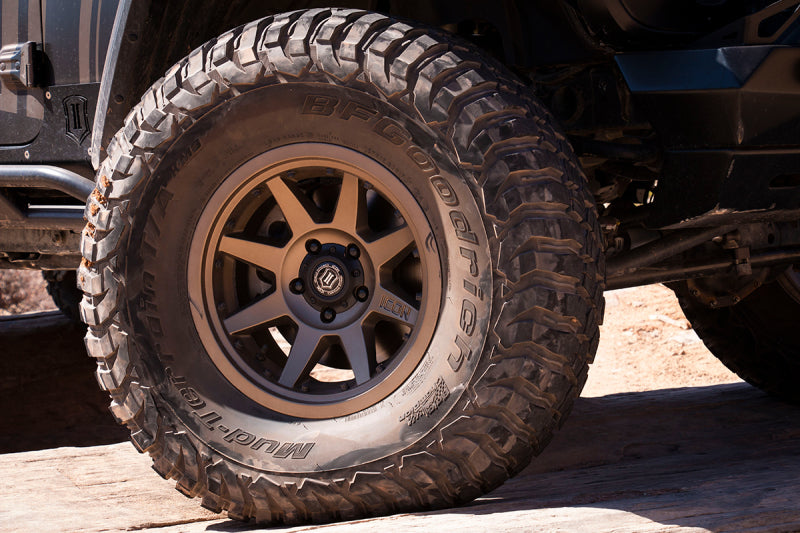 Universal Rebound Pro 17x8.5 Bronze Wheel 6x5.5 0mm Offset 4.75" BS 106.1mm Bore - View 2 | Dirty Garage