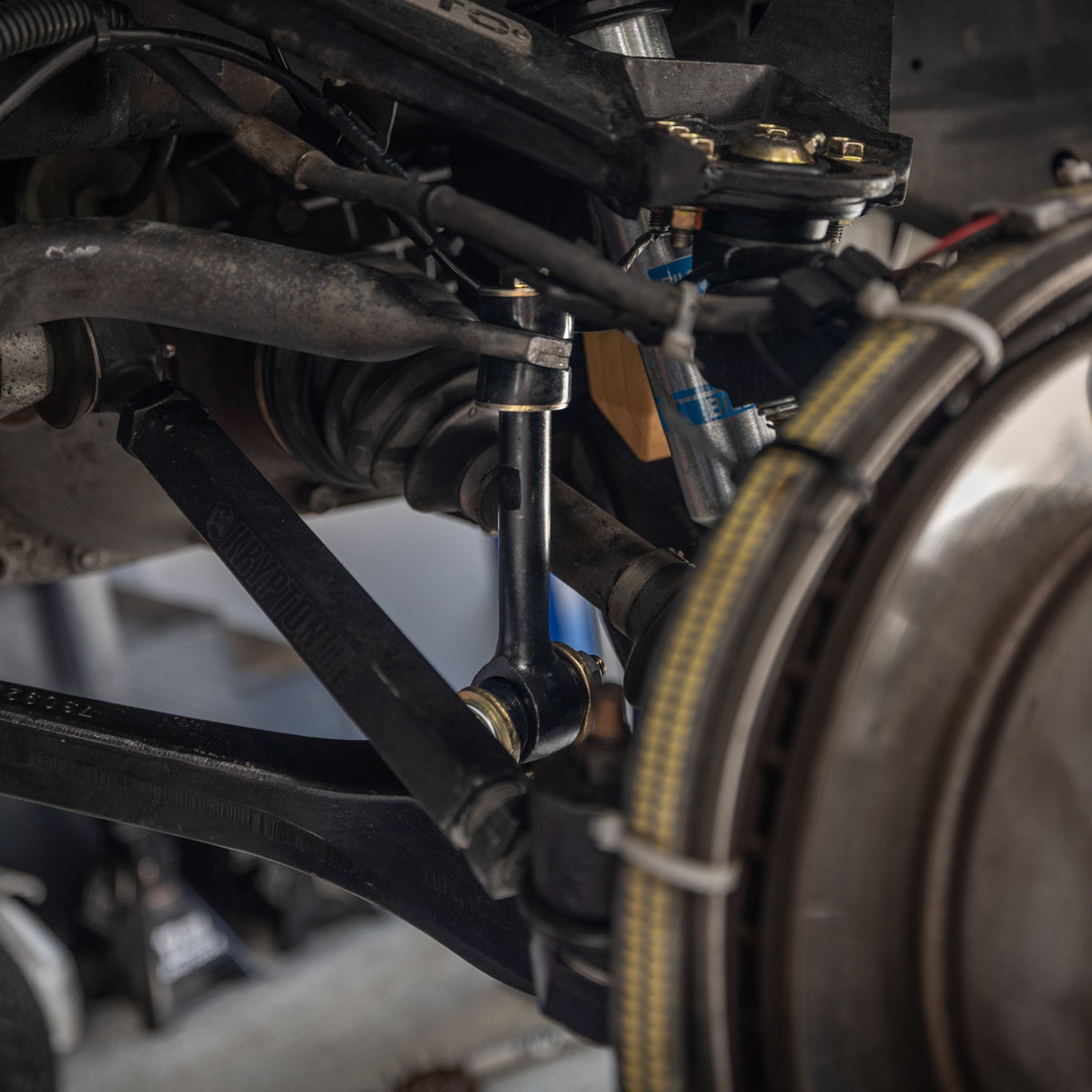 2001-2019 GM HD Sway Bar End Links 0-2" - View 5 | Dirty Garage