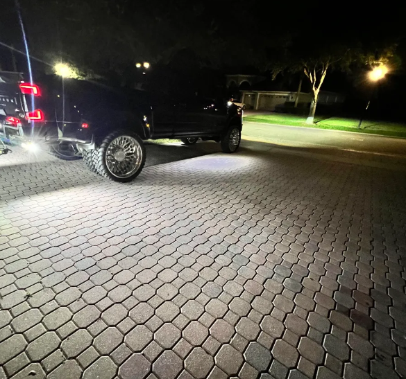 2017-2026 Superduty Hitch Bar Lighting Kit - Rigid SR-Q Pro w/ Rigid Ignite Endcap (100143-01R)