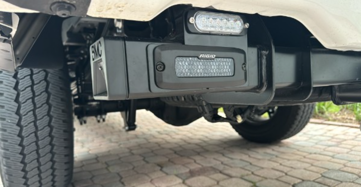 2017-2026 Superduty Hitch Bar Lighting Kit - Rigid SR-Q Pro w/ Rigid Ignite Endcap (100143-01R)