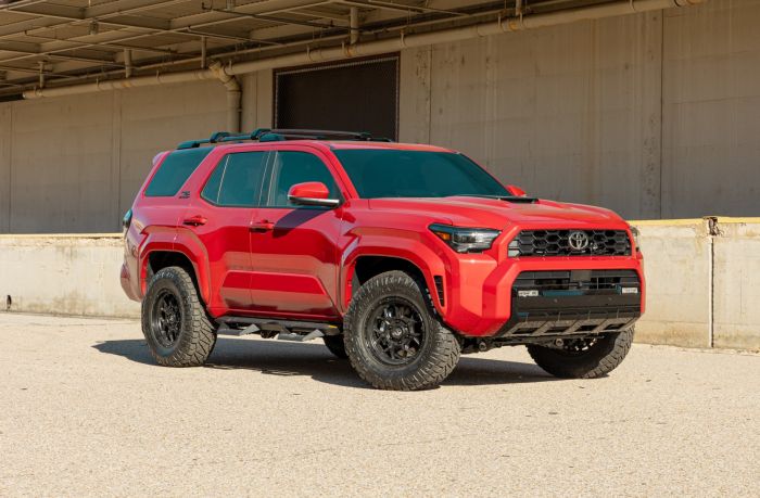 2024-2025 4Runner Land Cruiser 3" Lift SST3.3 Falcon 3.3 Strut Shocks - View 6 | Dirty Garage