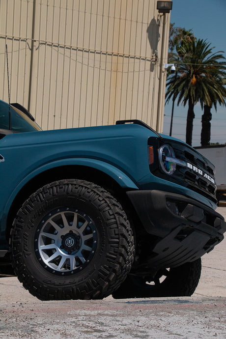 Universal Compression 17x8.5 6x5.5 25mm Offset 5.75" BS 95.1mm Bore Titanium Wheel - View 2 | Dirty Garage