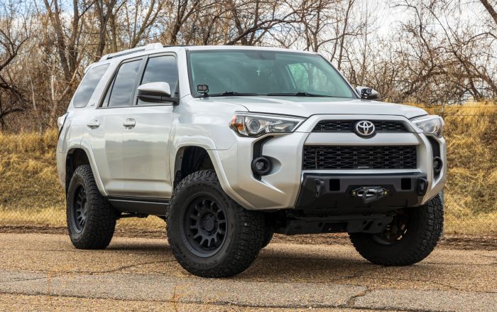 2010-2024 4Runner SST 2.1 w/ Falcon 2.1 Front Strut Shocks 3" Lift Kit - View 5 | Dirty Garage