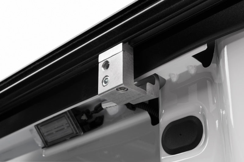 2019-2022 GM 1500 IX Retractable Tonneau Cover 5.8ft Bed - View 20 | Dirty Garage