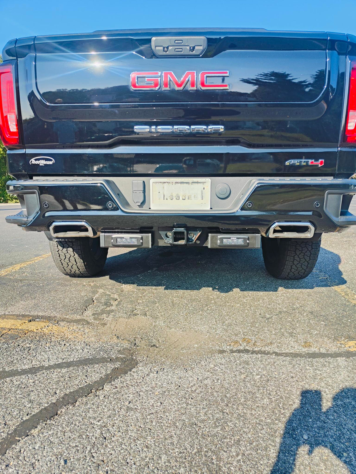 2020-2026 GM 1500 Hitch Bar Lighting Kit - Rigid SR-Q Midnight w/ Standard Endcap (300302-02)
