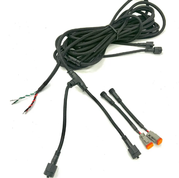 2019-2025 Ram HD Hitch Bar Lighting Kit - Rigid SR-Q Midnight w/ Rigid Ignite Endcap (200208R)